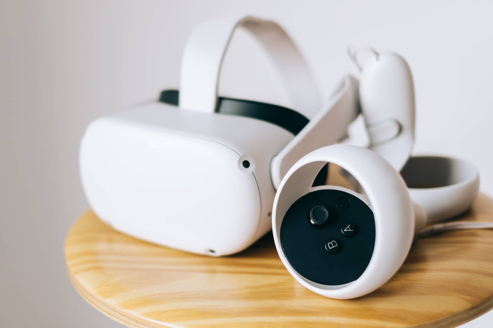 virtual reality headset with controllers 2024 12 05 16 03 50 utc.jpg